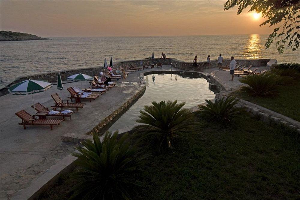 R Hotel 3*